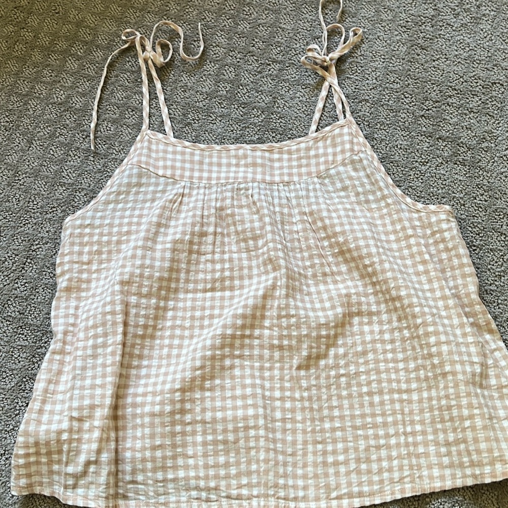 Aerie top